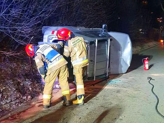 Kościelisko, ulica Salamandra, na sygnale, akcja ratunkowa, wypadek drogowy, strażacy, wypadek, zderzenie samochodów