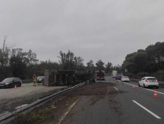 Wypadek miał miejsce przy zjeździe z Zakopianki do Pcimia