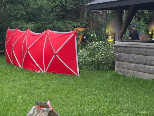 Podczas prac związanych ze zwózką siana 58-letni mieszkaniec gminy Czorsztyn został przygnieciony przez ciągnik rolniczy