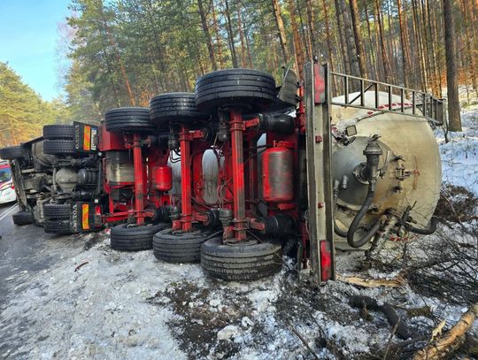 Bukowno, Siersza, na sygnale, wypadek drogowy, wypadek ciężarówki z silosem, wypadek cysterny, wypadek samochodu ciężarowego, wypadek w powiecie olkuskim