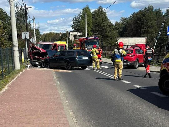 Bukowno, powiat olkuski, wypadek drogowy, na sygnale, zderzenie trzech pojazdów, poważny wypadek, wypadek w Bukownie