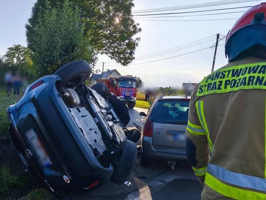 Groźny wypadek w Janowicach. Pięć osób rannych, jedna transportowana LPR! [FOTO]