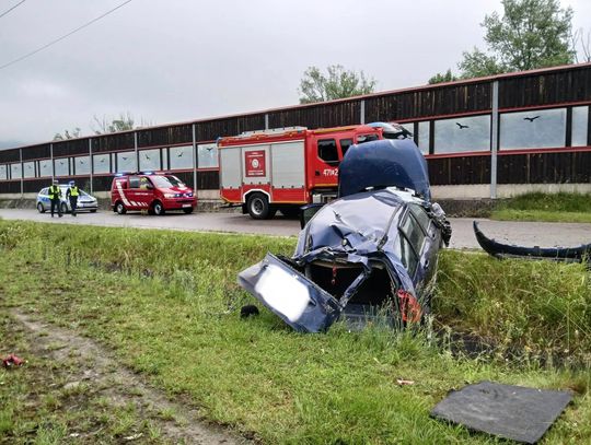 Pcim, stara Zakopianka, wypadek, wypadek w pcimiu, akcja ratunkowa, strażacy, zastępy straży pożarnej