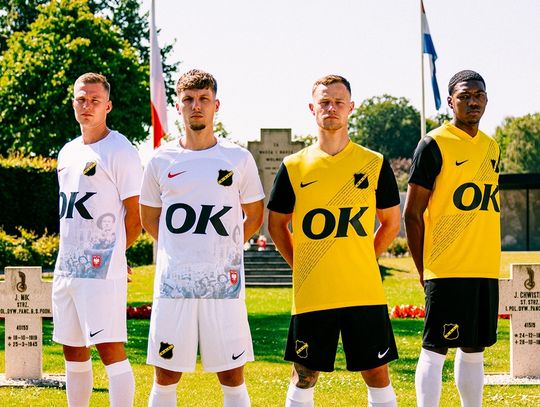 Na zdjęciu piłkarze NAC Breda prezentujący wyjątkowe koszulki