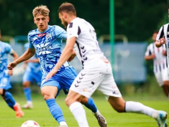 Hutnik zaskoczył Sandecję, w derbach Małopolski. Pierwsza porażka Sączersów Hutnik zaskoczył Sandecję, w derbach Małopolski. Pierwsza porażka Sączersów