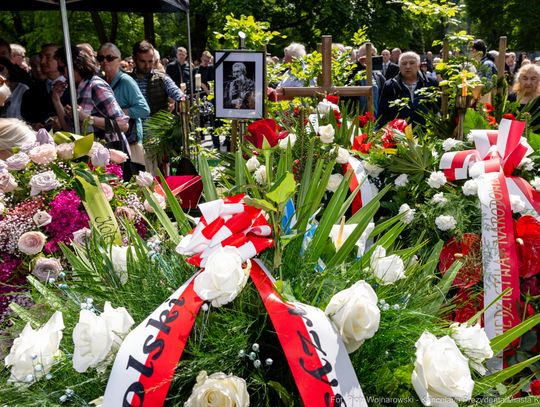 Na zdjęciu uroczystości pogrzebowe lidera Skaldów - Jacka Zielińskiego