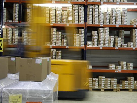 Jak automatyzacja magazynu wpływa na efektywność logistyczną?
