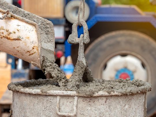Jak cyfryzacja betoniarni wpływa na redukcję strat surowców i czasu?