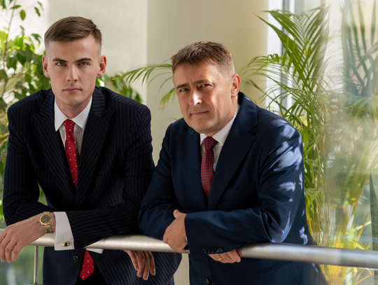 Dariusz Sadurski, właściciel agencji nieruchomości Bracia Sadurscy, i Jakub Myszka, dyrektor ds. Rozwoju