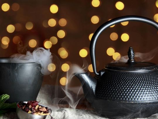 Jaka herbata naprawdę pasuje na wieczór? Nie każda uspokaja tak samo