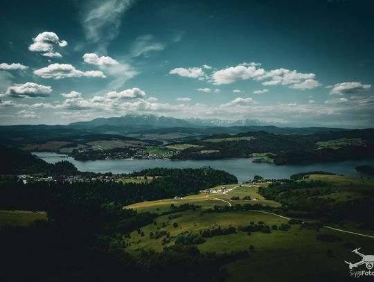 Na zdjęciu Jezioro Czorsztyńskie z lotu ptaka