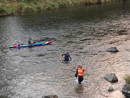 Na zdjęciu akcja ratunkowa kajakarzy na Dunajcu