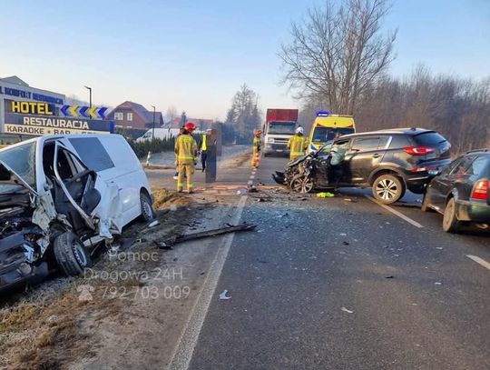 Karambol czterech samochodów w Krzywaczce. Dwie osoby ranne [FOTO]