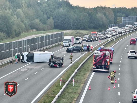 autostrada A4, wypadek na autostradzie A4, Brzesko, Tarnów, wypadek drogowy, zderzenie samochodu, akcja ratunkowa