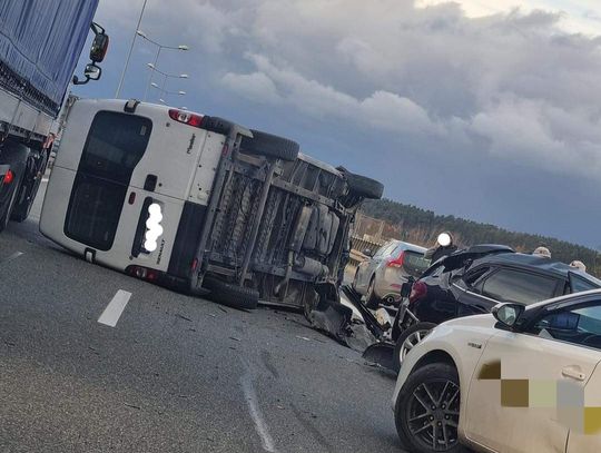 Na zdjęciu karambol czterech samochodów na 408 kilometrze autostrady A4