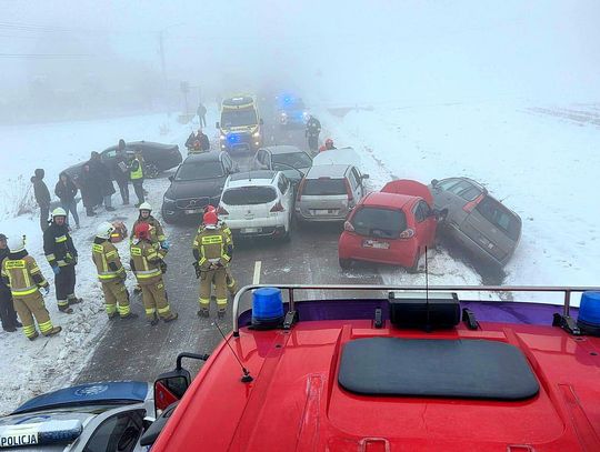 Dąbrowa Tarnowska, powiat dąbrowski, karambol w powiecie Dąbrowskim, karambol 6 samochodów, zderzenie 6 samochodów
