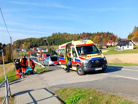 Karambol z udziałem czterech pojazdów na DK28 w Cieniawie [FOTO]