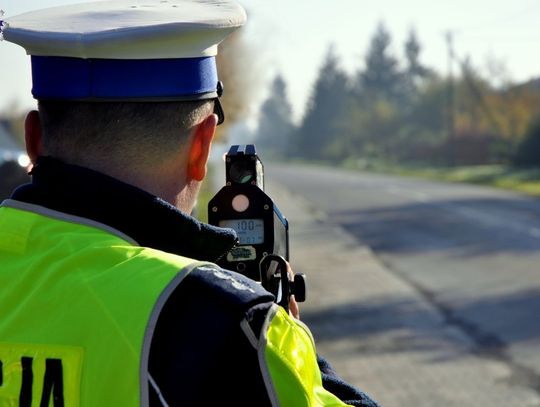 Trąbił na policjantów i gwałtownie przyspieszył. Radar i tak go złapał