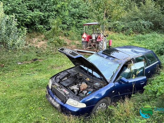 Kończyska: Audi spadło ze zbocza. Kierowca miał ponad promil alkoholu [ZDJĘCIA]