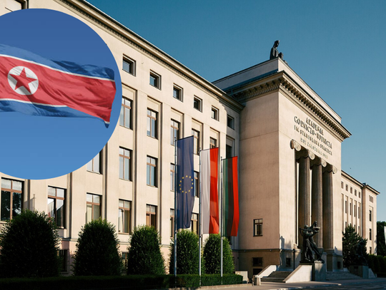 Główny gmach AGH i północnokoreańska flaga