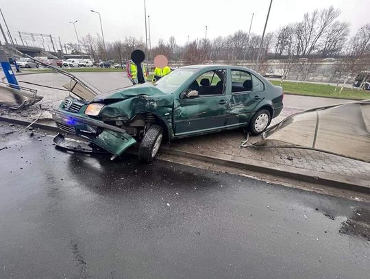 Kraków. Zderzenie osobówki z ciężarówką na Podgórzu