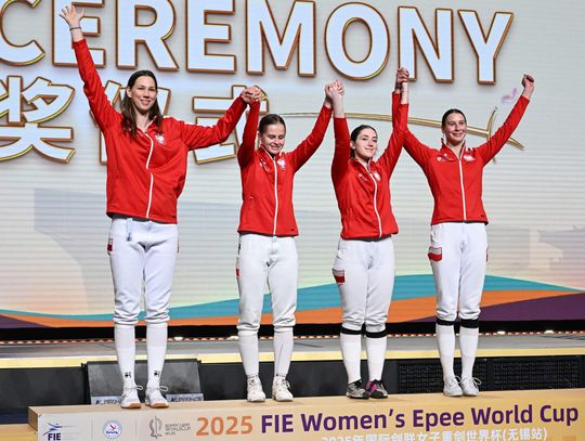Barbara Brych, Gloria Klughardt, Magdalena Pawłowska, Kinga Zgryźniak na podium Pucharze Świata w Wuxi