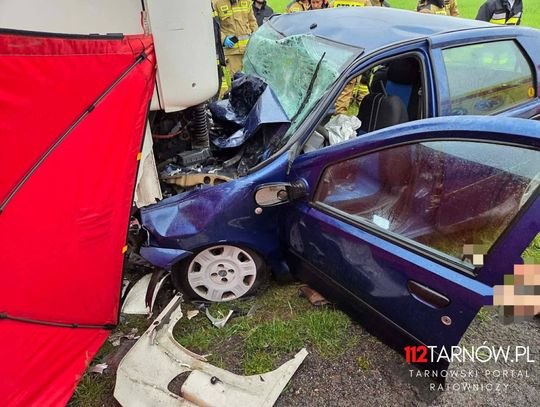 Smyków, powiat tarnowski, powiat dąbrowski, akcja ratunkowa, tragiczny wypadek, nie żyją trzy osoby, na sygnale, działania służb