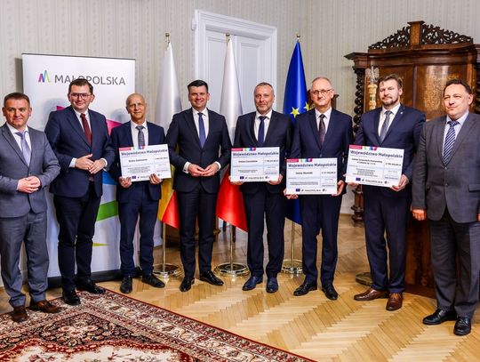 Zarząd Województwa Małopolskiego i przedstawiciele gmin.