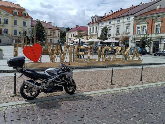 Motocykliści tankują dobro. Wielki finał Moto Bak już 26 września w Wieliczce.