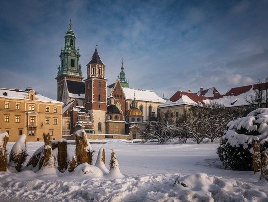 Na zdjęciu Zamek Królewski na Wawelu w zimowym krajobrazie