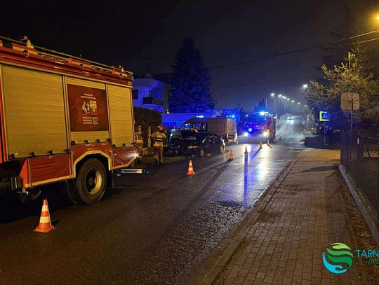 Mościce, Tarnów, na sygnale, wypadek drogowy, akcja ratunkowa, akcja ratownicza, kolizja w Mościcach