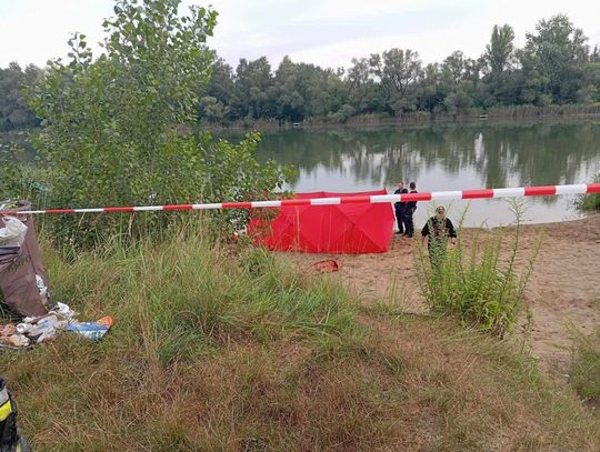 Na zdjęciu akcja ratunkowa na zbiorniku numer 9 w Przylasku Rusieckim