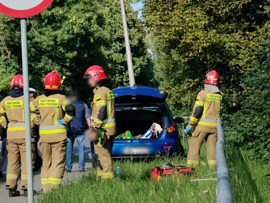Niespokojna sobota na DK52 w Inwałdzie. Dwa wypadki, dwie osoby ranne [FOTO]