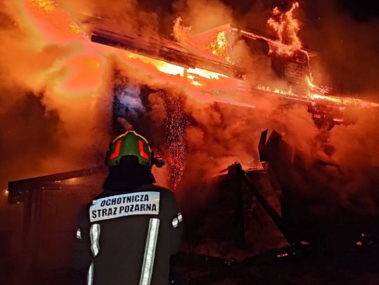 Wysowa-Zdrój, pożar, akcja gaśnicza, pożar pensjonatu, duży pożar drewnianego budynku, pożar altanki