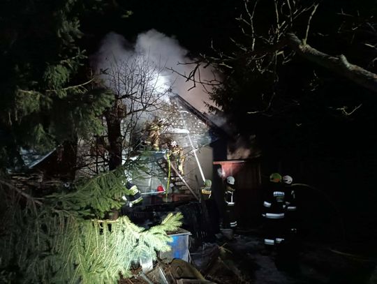 Pożar, straż pożarna, powiat Bocheński, na sygnale, pożar budynku gospodarczych, pożar w budynku gospodarczego, 50 indyków spłonęło w pożarze, pożar w Dębinie