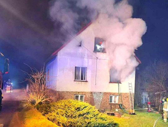 Stryszawa, pożar domu, straż pożarna, akcja gaśnicza w Stryszawie, akcja gaśnicza w powiecie suskim