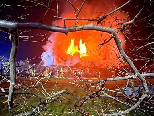 Głogoczów, ogromny pożar w głogoczowie, powiat myślenicki, straż pożarna, duży pożar w głogoczowie, pożar budynku drewnianego, akcja gaśnicza