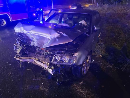 wypadek w Olkuszu, zderzenie dwóch samochodów osobowych, na sygnale, akcja ratunkowa, policja, pogotowie ratunkowe, Olkusz, powiat olkuski, wypadek drogowy