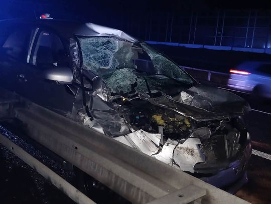 Kraków, autostrada a4, a4, zderzenie samochodu osobowego z ciężarowym na a4, utrudnienia na autostradzie a4, nocny wypadek na autostradzie a4