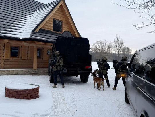 Nocny atak kłusowników w Ludźmierzu. Kontrterroryści w akcji i martwe jelenie Ludźmierz, kłusownicy, myśliwi, Podhale, gmina czarny Dunajec, na sygnale, kontrterroryści