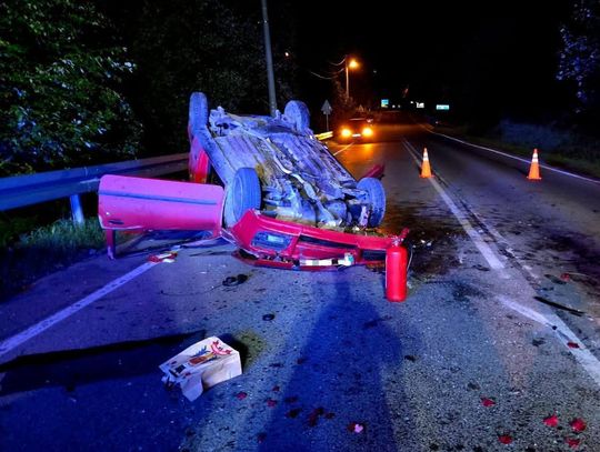 Bukowina Tatrzańska, wypadek na Podhalu, dachowanie samochodu osobowego w Bukowinie Tatrzańskiej, na sygnale, akcja ratunkowa