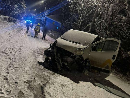 Jabłonka, ulica energetyków, na sygnale, akcja ratunkowa, akcja ratownicza, wypadek drogowy na Orawie