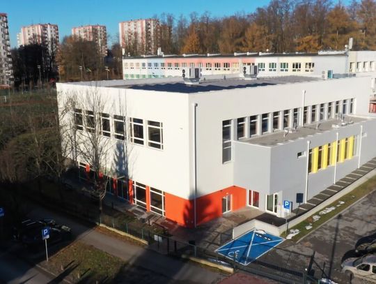 Na zdjęciu budynek hali sportowej przy Szkole Podstawowej nr 89 w Krakowie