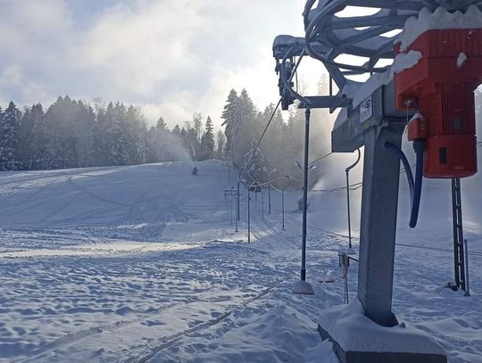 Na zdjęciu nowy wyciąg na terenie stacji narciarskiej "U Żura" w Chabówce