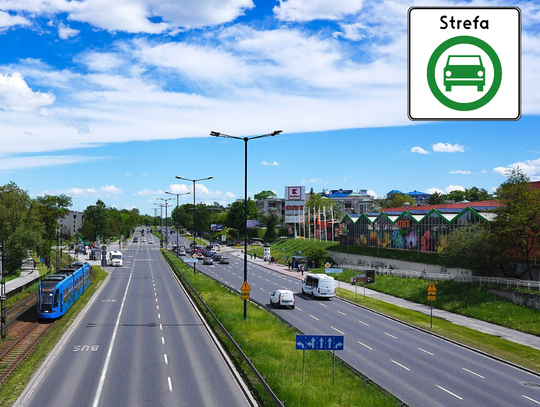 Ulica Krakowa z symbolem Strefy Czystego Transportu