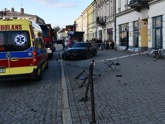 Nowy Sącz: 22-latek wjechał BMW na chodnik. Grozi mu 8 lat więzienia [FILM]