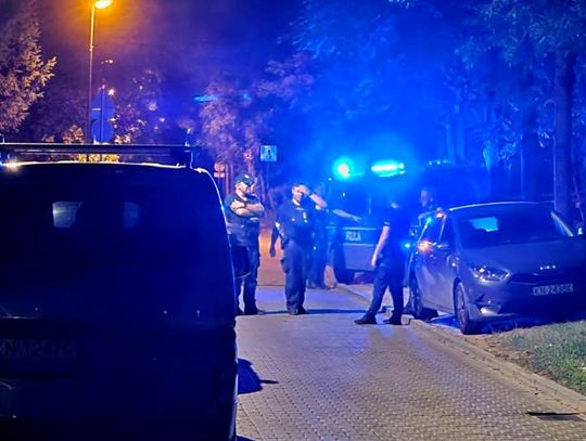Nowy Sącz: Młody mężczyzna znaleziony w zaroślach przy bloku. Trwa walka o jego życie