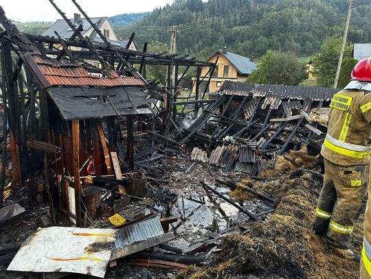 Straty po pożarze zabudowań gospodarczych w Tylmanowej są ogromne
