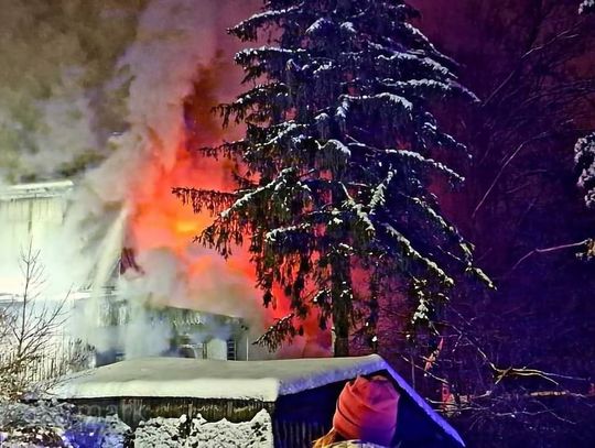 Ogromny pożar drewnianego budynku na Bulwarach Słowackiego (ZDJĘCIA)