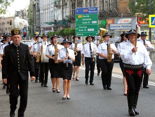 Na zdjęciu Orkiestra Dęta OSP Rabka-Zdrój podczas przemarszu ulicami Zabrza